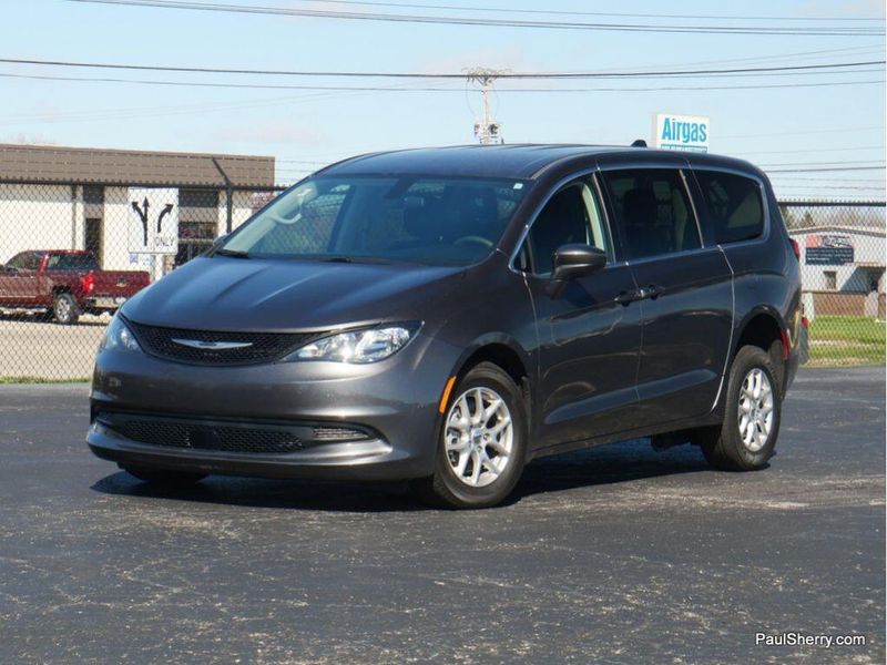 2022 Chrysler Voyager LXImage 23