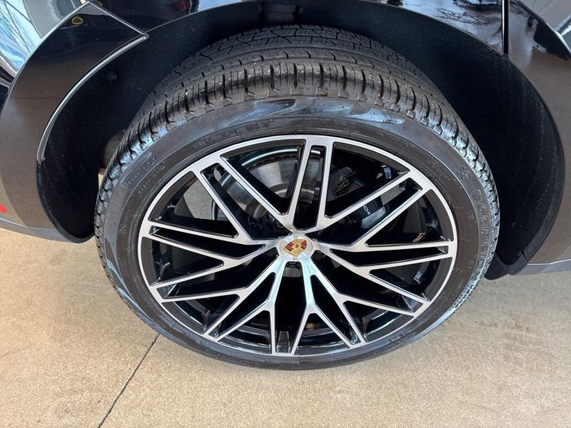 2023 Porsche Macan 