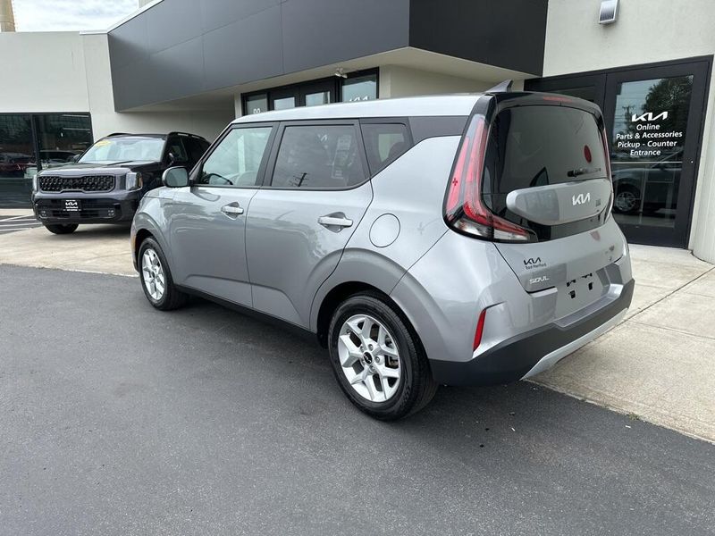 2023 Kia Soul LXImage 7