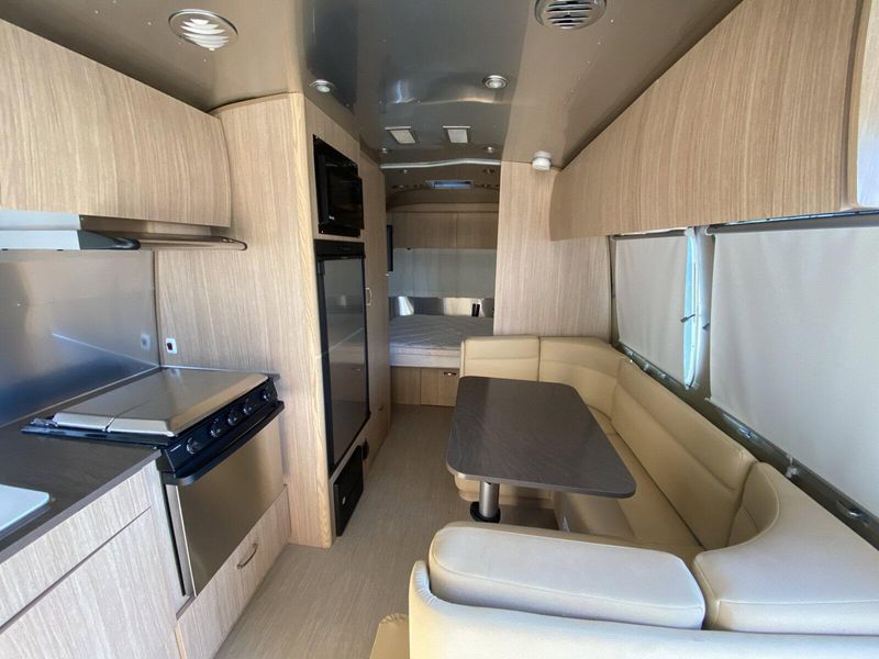 Used 2019 AIRSTREAM FLYING CLOUD 23FB Image 9