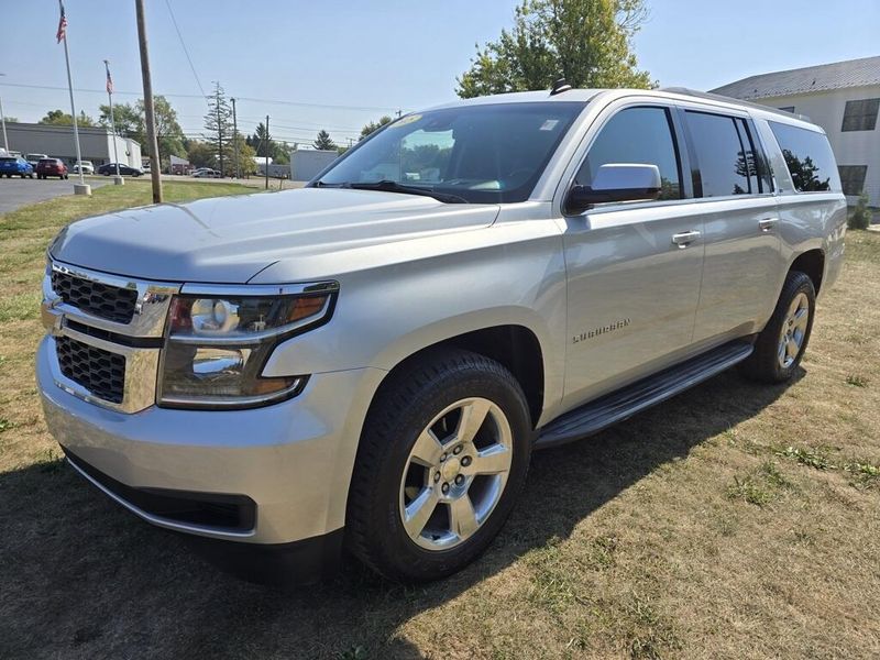 2015 Chevrolet Suburban 1500 LT photo 3