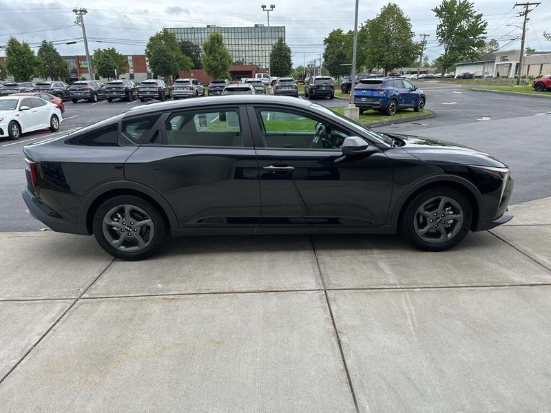 2025 Kia K4 LXSImage 4