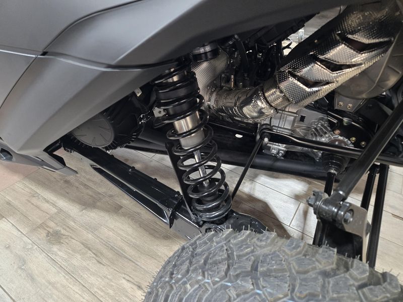 2025 Can-Am MAVERICK R X RS 999T DCT TRIPLE BLACK Image 24