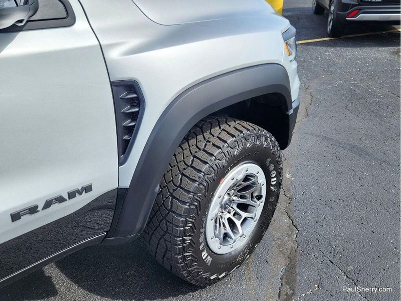 New 2026 RAM 1500 Rho Crew Cab 4x4 5'7' Box