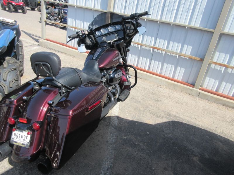 USED 2018 HARLEY STREET GLIDE SPECIAL Image 5
