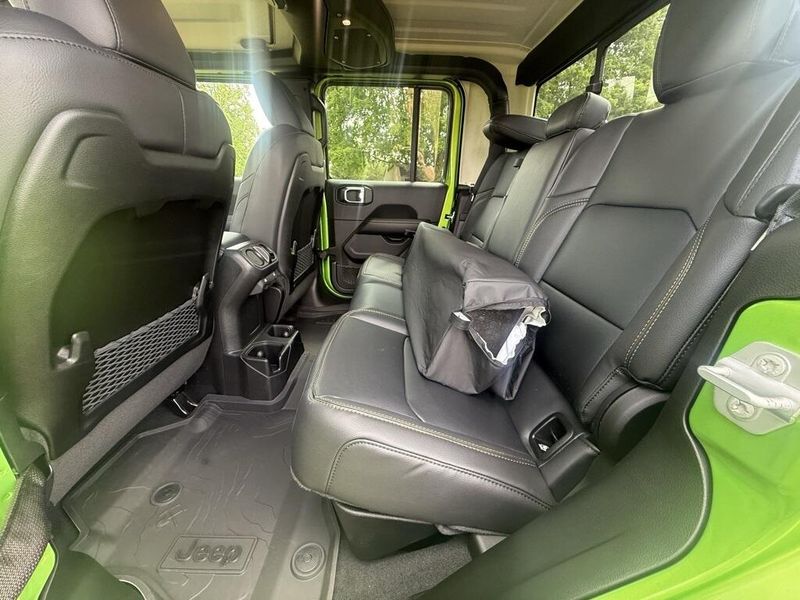 2025 Jeep Gladiator Sport S photo 10