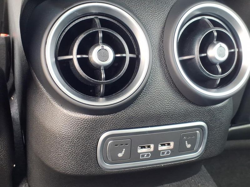 New 2025 Alfa Romeo Giulia AwdImage 12