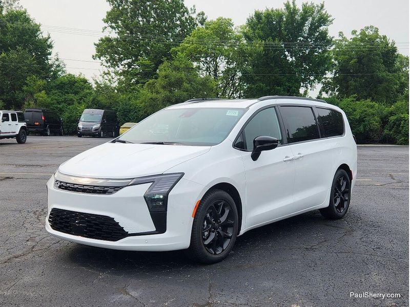 New 2027 Chrysler Pacifica Limited