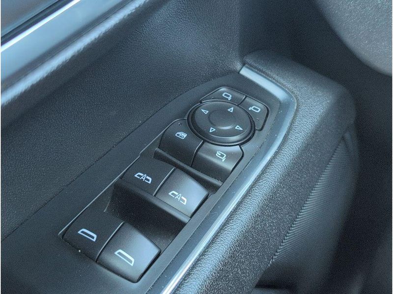 Used 2025 GMC Sierra 1500 SLTImage 12