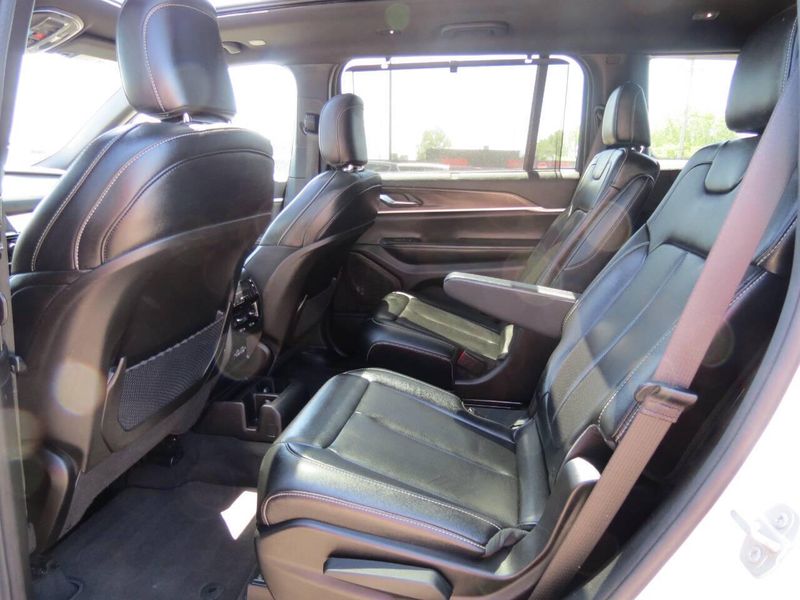 Used 2024 Jeep Grand Cherokee L Limited 4x4 4dr SUVImage 14