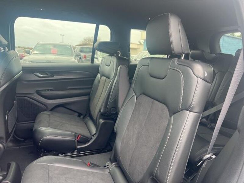 2025 Jeep Grand Cherokee L Altitude X 4x4Image 15