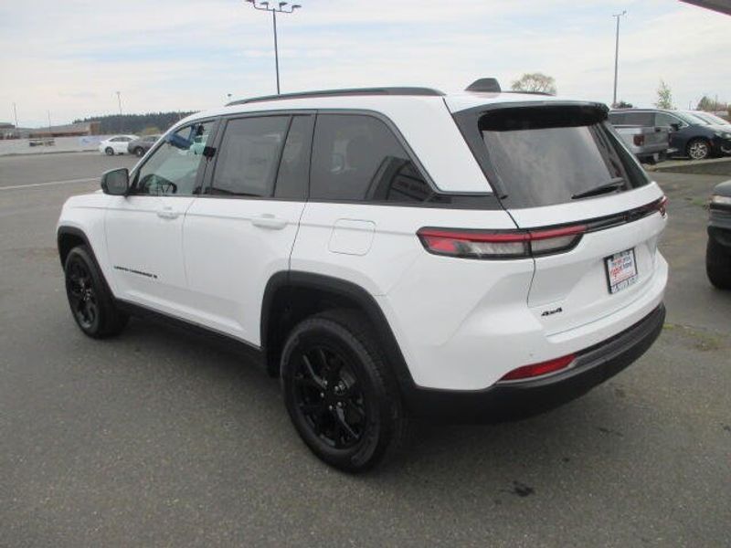 New 2026 Jeep Grand Cherokee Laredo Altitude 4x4Image 12