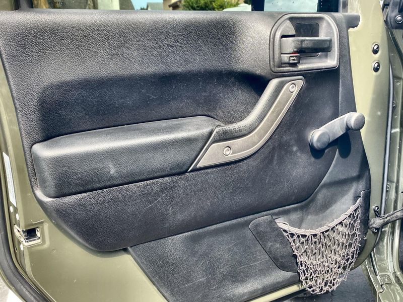 Used 2015 Jeep Wrangler Unlimited SportImage 19