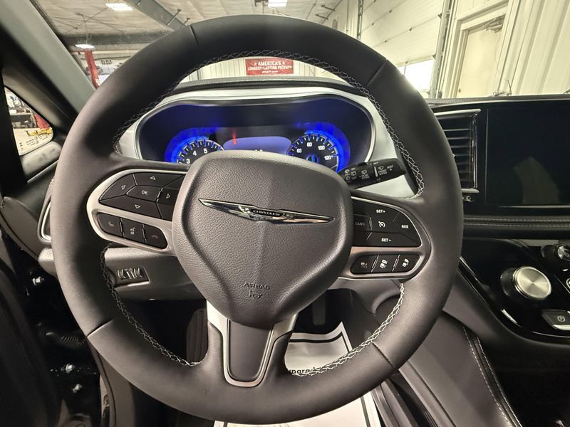 New 2026 Chrysler Pacifica LimitedImage 32