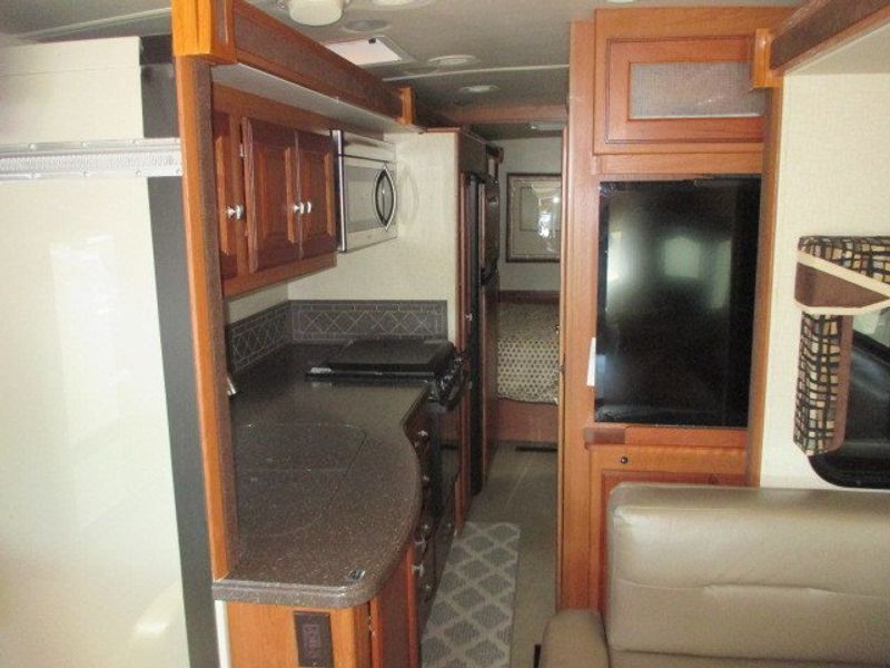 2014 Ford F-53 Motorhome Chassis Image 15