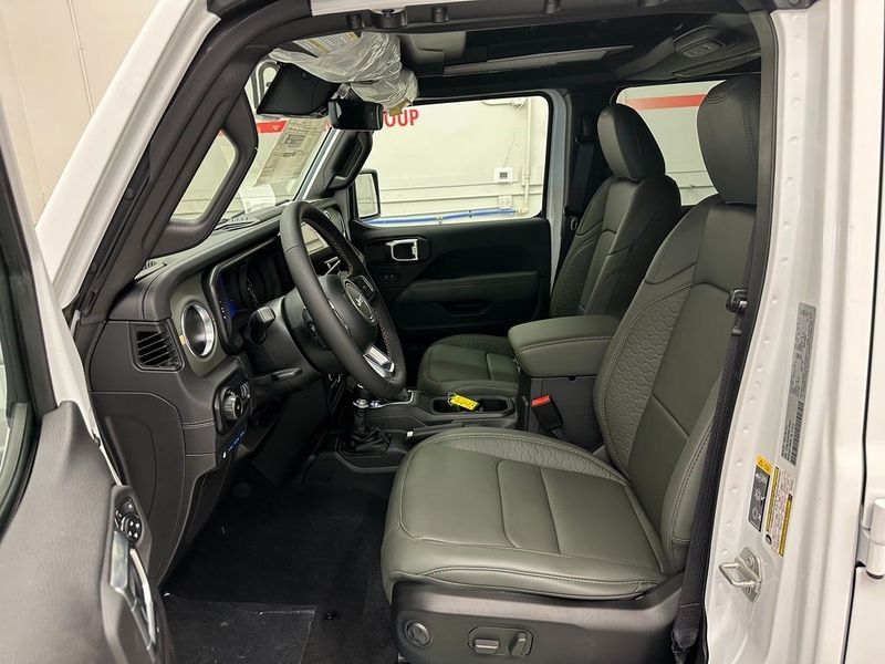 2024 Jeep Wrangler 4-door High Altitude 4xeImage 12