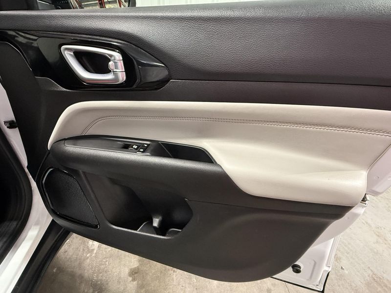 Used 2025 Jeep Compass LimitedImage 10