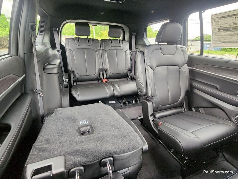 2025 Jeep Grand Cherokee L Limited 4x4Image 4