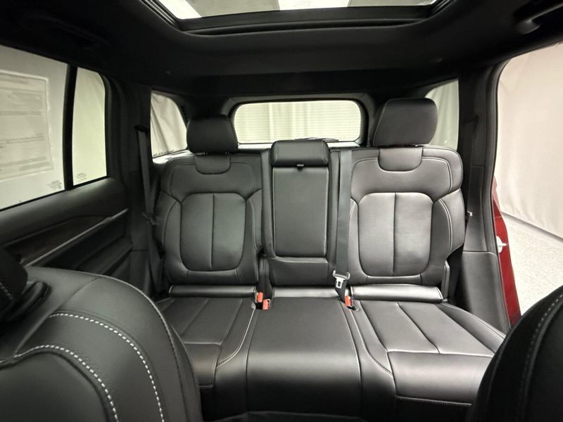 New 2025 Jeep Grand Cherokee Limited 4x4Image 16