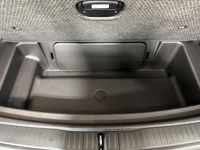 New 2026 Jeep Grand Cherokee L Limited 4x4Image 10