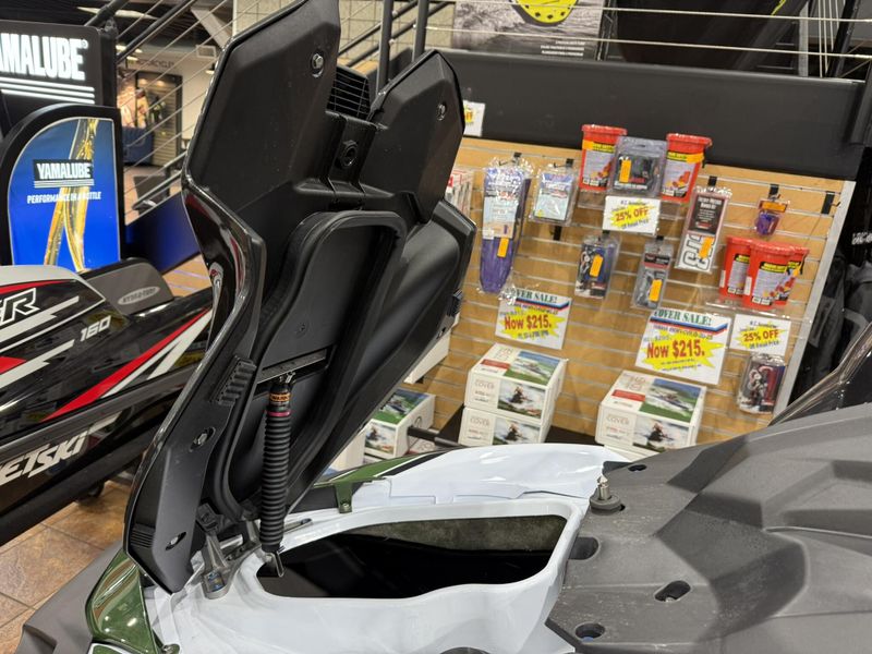2025 Kawasaki JET SKI ULTRA 160LX-S ANGLER Image 2