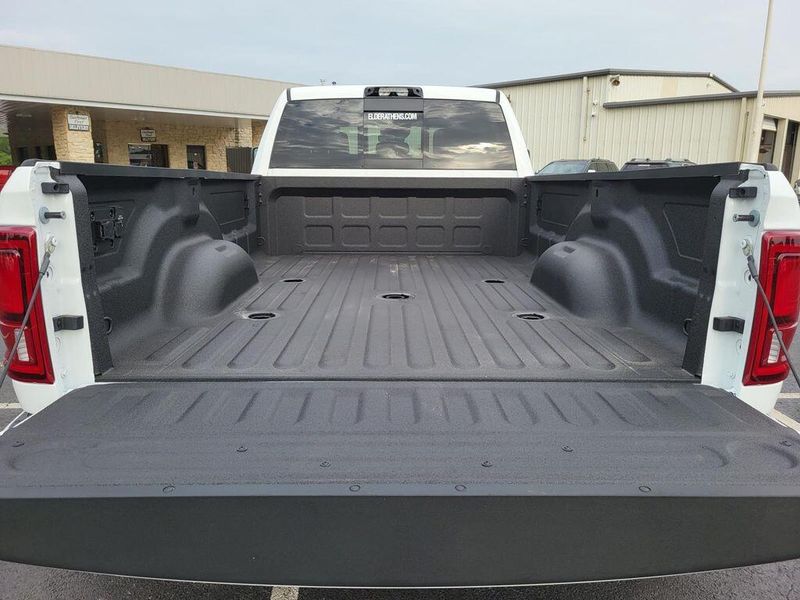 2025 RAM 3500 Limited Crew Cab 4x4 8