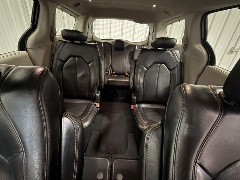Used 2019 Chrysler Pacifica Touring LImage 25