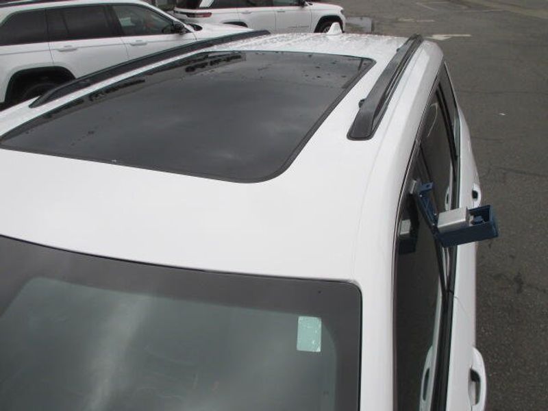 Used 2022 Jeep Grand Cherokee L OverlandImage 15