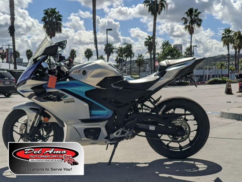 Used 2025 Yamaha YZF-R3 ABS CA Image 1