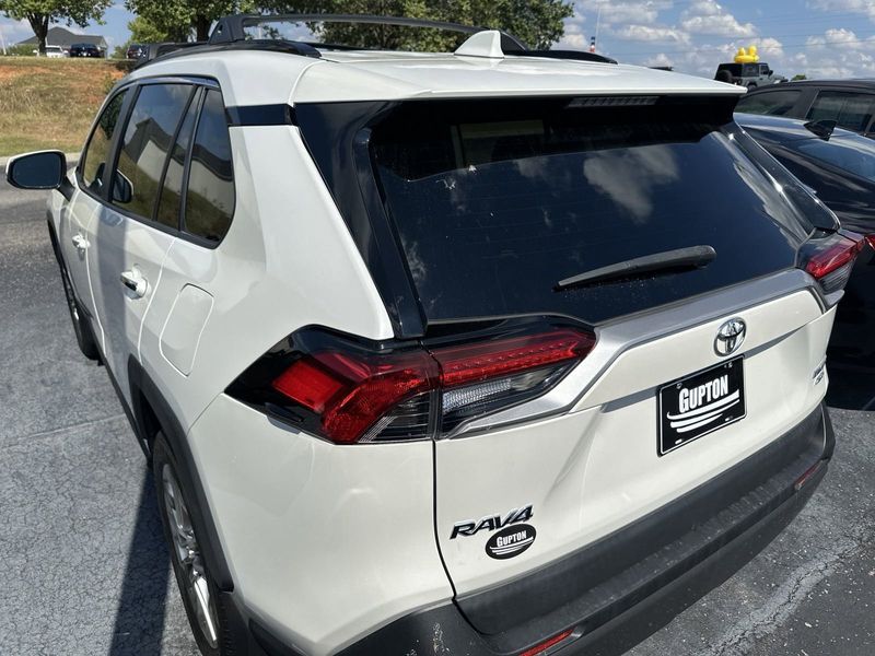 2019 Toyota RAV4 LimitedImage 10