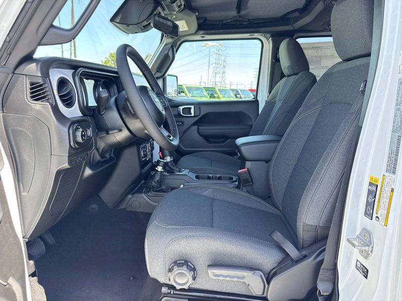 New 2026 Jeep Gladiator Sport S 4x4