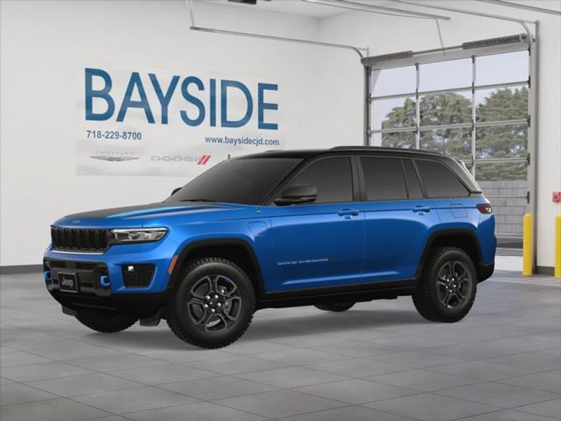2023 Jeep Cherokee Trailhawk photo 2