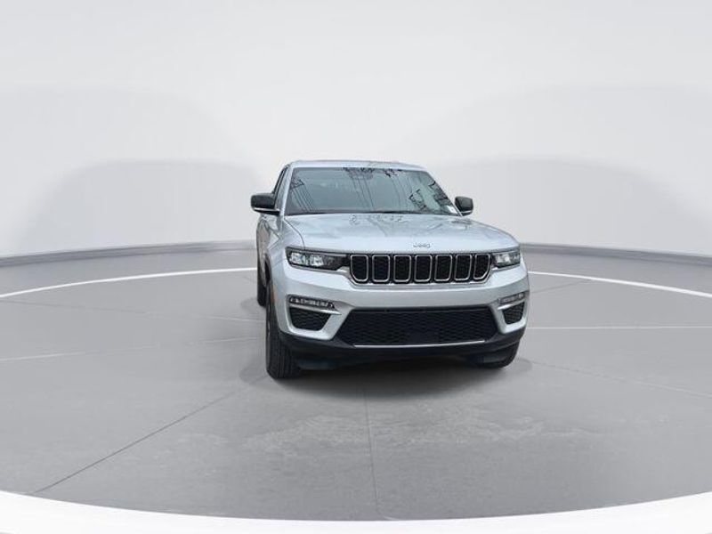 New 2024 Jeep Grand Cherokee Limited 4x4Image 3