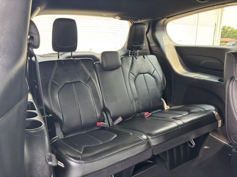 New 2025 Chrysler Pacifica SelectImage 27