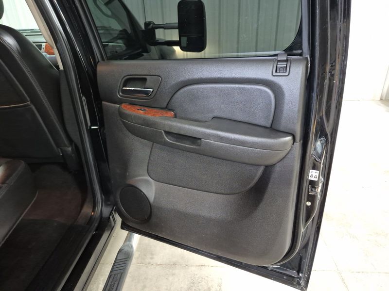 2008 Chevrolet Silverado 3500HD DRW LTZImage 9