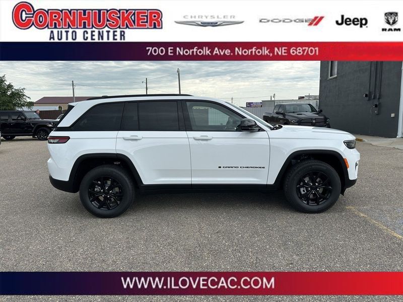 2024 Jeep Grand Cherokee Altitude X 4x4Image 1