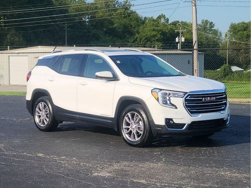 Used 2024 GMC Terrain SLT