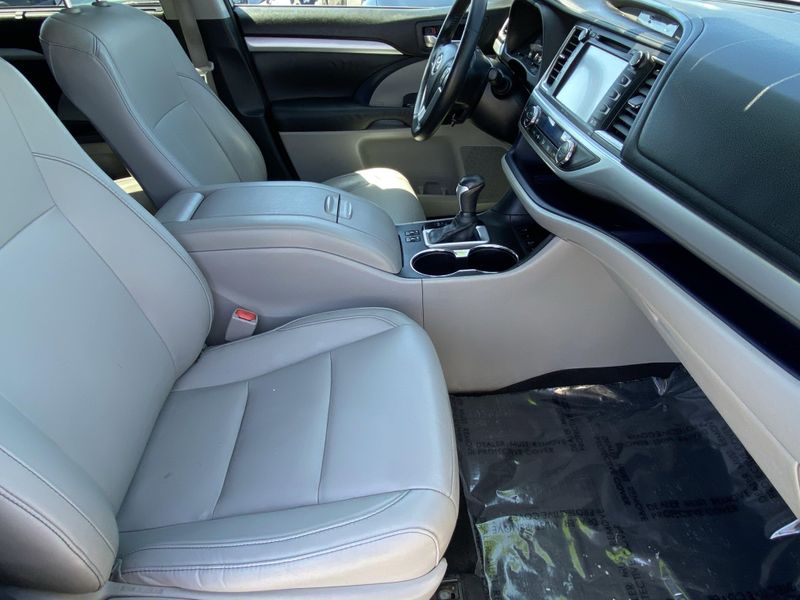 Used 2015 Toyota Highlander XLEImage 10