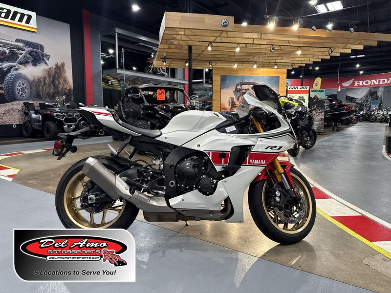 Used 2022 Yamaha YZF-R1 CA Image 1