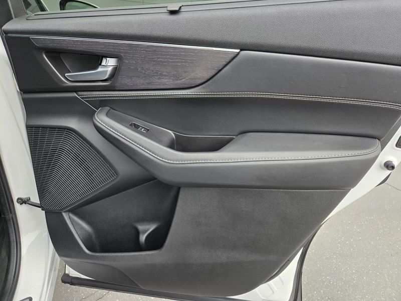 2022 Acura MDX SH-AWD Advance photo 24