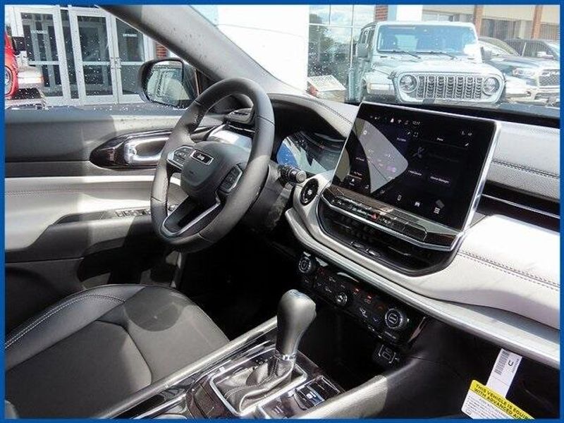 New 2025 Jeep Compass LimitedImage 8