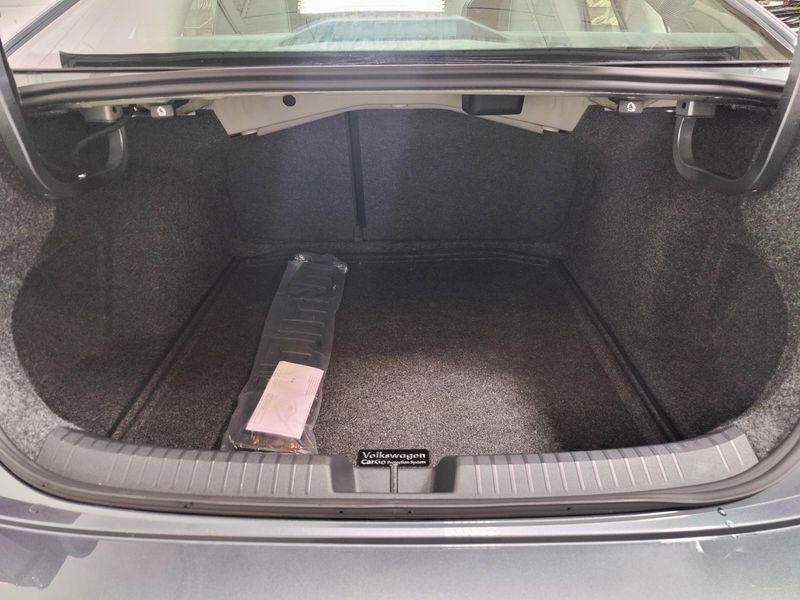 Used 2025 Volkswagen Jetta SE w/SunroofImage 29