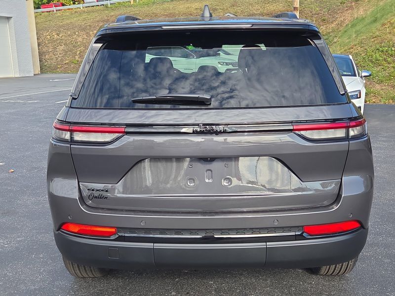 2025 Jeep Grand Cherokee Altitude photo 2