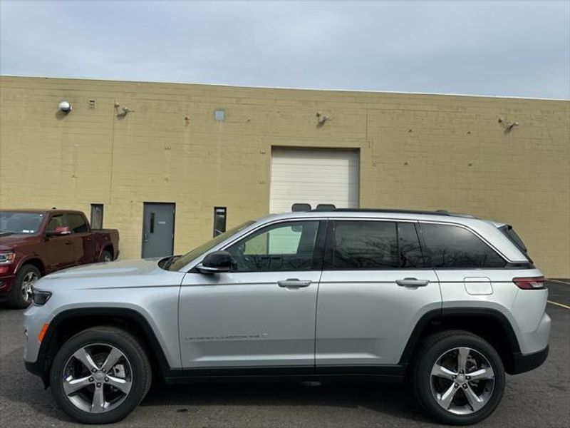 2025 Jeep Grand Cherokee Limited 4x4Image 4