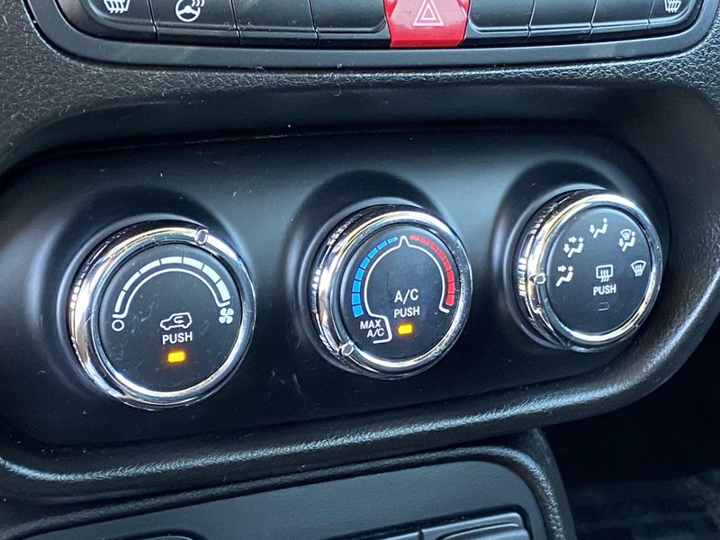 Used 2016 Jeep Renegade LatitudeImage 21