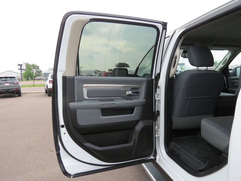 Used 2018 RAM 1500 SLT 4x4 4dr Crew Cab 5.5 ft. SB PickupImage 30