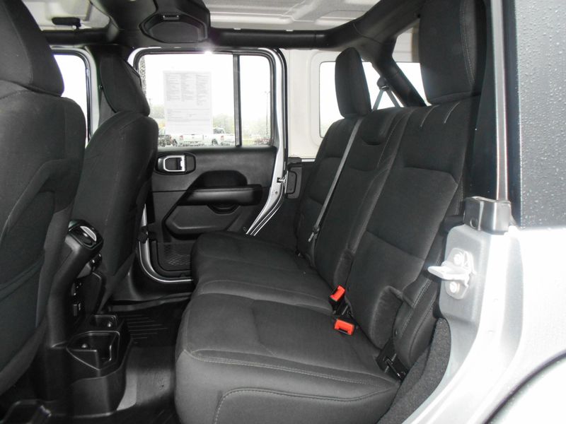 2018 Jeep Wrangler Unlimited SaharaImage 7