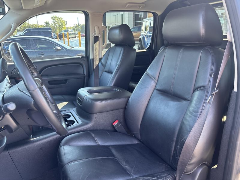 Used 2012 Chevrolet Avalanche 1500 LTImage 11