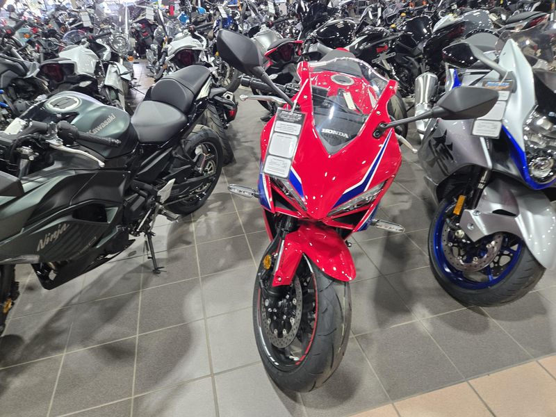 2025 Honda CBR650R ECLUTCH GRAND PRIX RED Image 8
