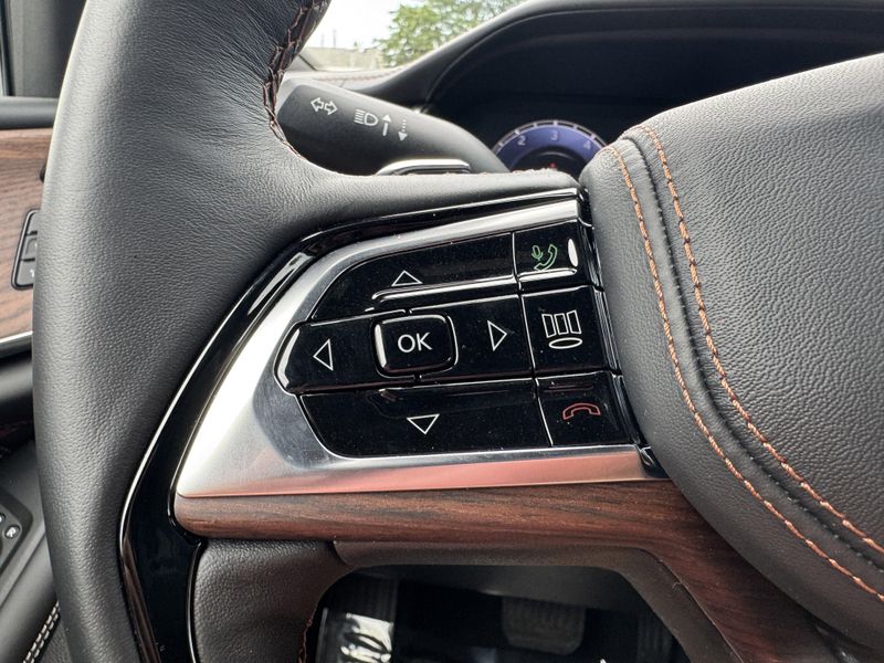 New 2025 Jeep Grand Cherokee SummitImage 16